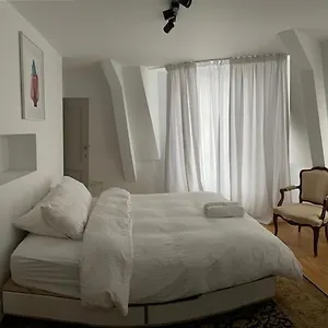 Apartment Duplex Dernier Etage Avec Terasse A Deux Pas De La Grand Place, Brussels