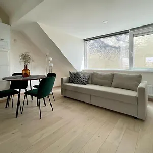 Apartment Charming Duplex On The Canal, Brussels